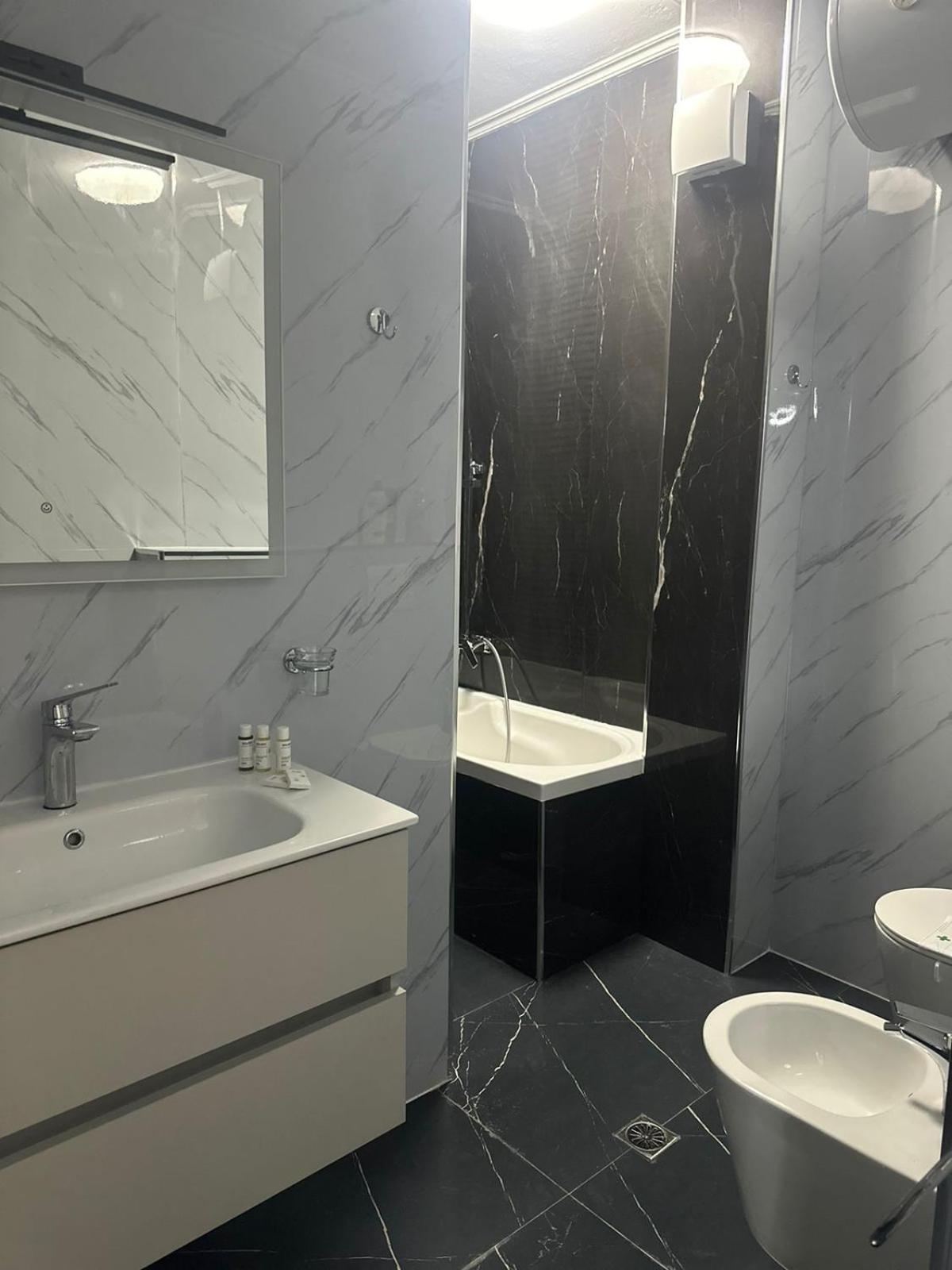 Scandinavian Apartments Al Tirana Bagian luar foto